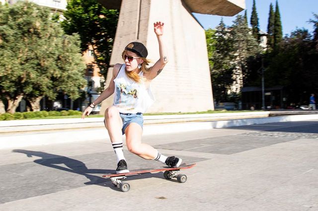 88907_rider-carving-social-club-slide-madrid-plaza-colon.jpg